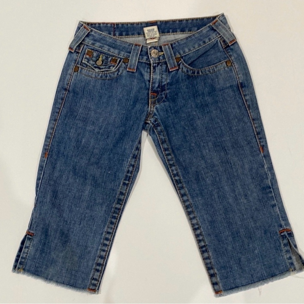 SOLD!
True Religion size 25 low rise capris Blue Denim Women's